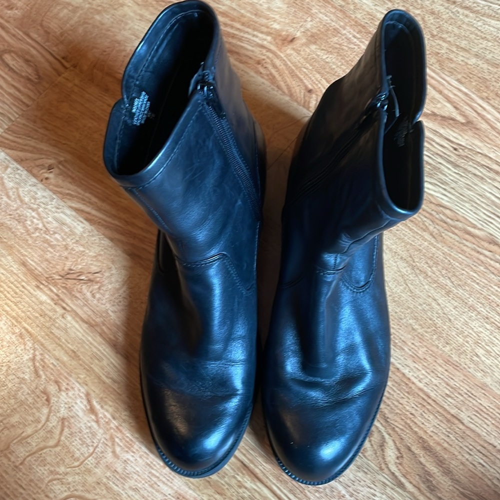 Black boots (only worn once)